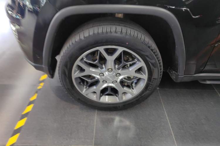 Used Jeep Grand Cherokee 2021 3.0L 80th Anniversary Edition Left Front Wheel Hub