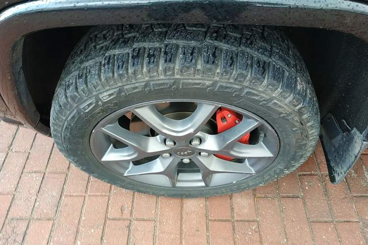 Used Jeep Grand Cherokee 2021 3.0L 80th Anniversary Edition Left Front Wheel Hub