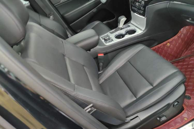 Used Jeep Grand Cherokee 2021 3.0L 80th Anniversary Edition Right Front Seat