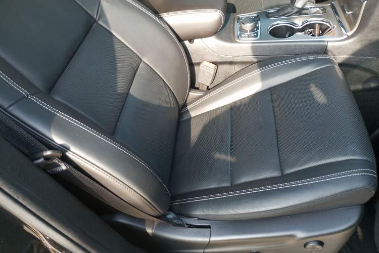 Used Jeep Grand Cherokee 2021 3.0L 80th Anniversary Edition Right Front Seat