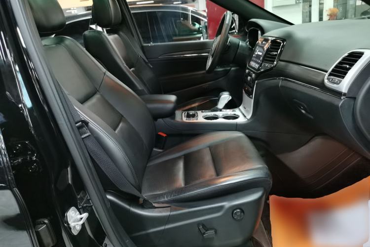 Used Jeep Grand Cherokee 2021 3.0L 80th Anniversary Edition Right Front Seat