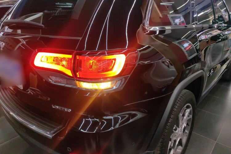 Used Jeep Grand Cherokee 2021 3.0L 80th Anniversary Edition Right Rear Taillight