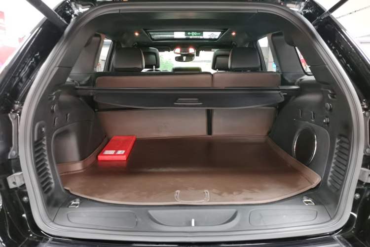 Used Jeep Grand Cherokee 2021 3.0L 80th Anniversary Edition Trunk