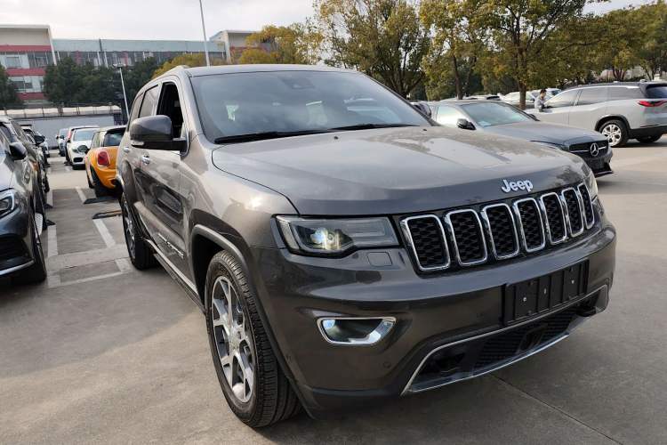 Used Jeep Grand Cherokee 2021 3.0L 80th Anniversary Edition Exterior 2