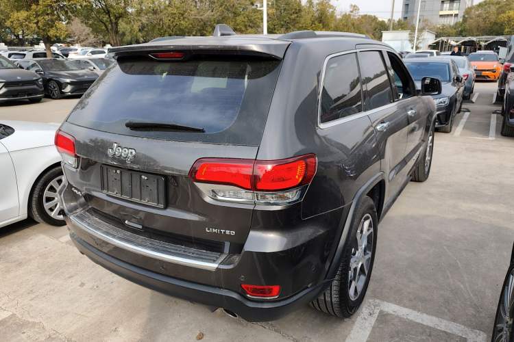 Used Jeep Grand Cherokee 2021 3.0L 80th Anniversary Edition Exterior 5