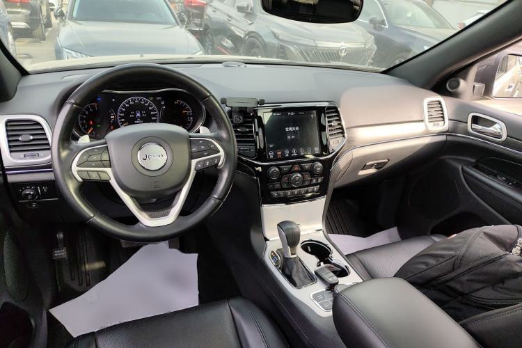 Used Jeep Grand Cherokee 2021 3.0L 80th Anniversary Edition Interior 2