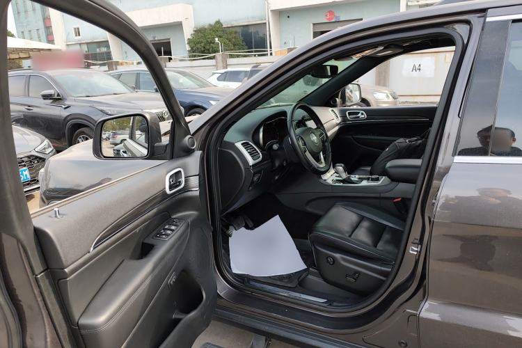 Used Jeep Grand Cherokee 2021 3.0L 80th Anniversary Edition Interior 3