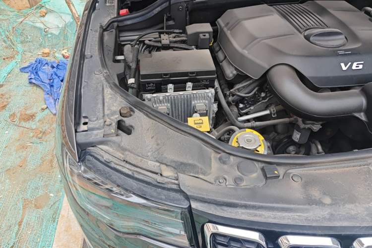 Used Jeep Grand Cherokee 2021 3.0L 80th Anniversary Edition Engine Bay Right