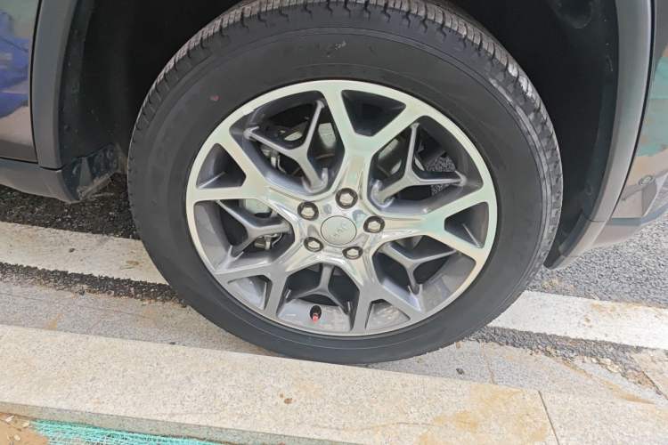 Used Jeep Grand Cherokee 2021 3.0L 80th Anniversary Edition Right Front Wheel Hub