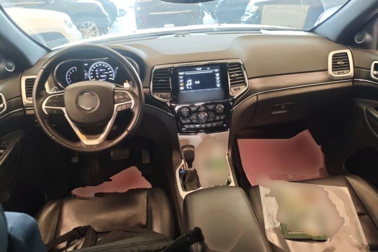Used Jeep Grand Cherokee  Center Console