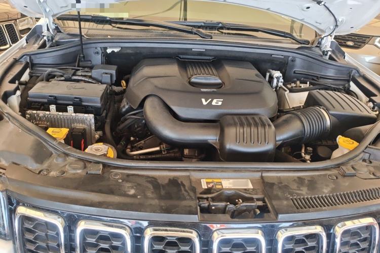 Used Jeep Grand Cherokee  Engine Bay