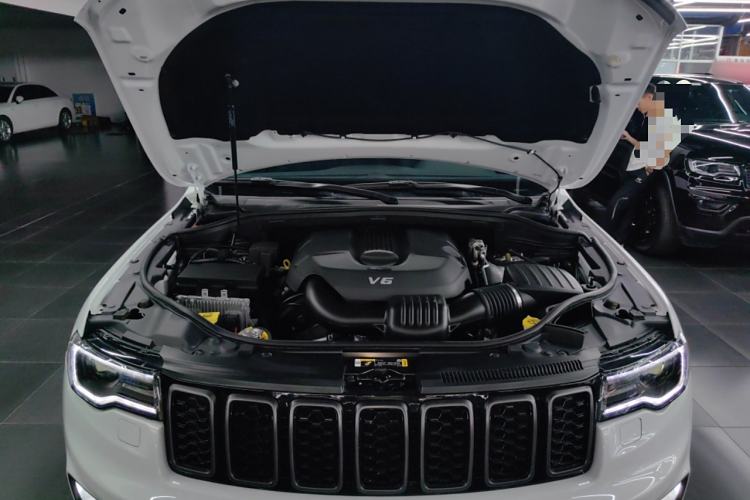 Used Jeep Grand Cherokee 2021 3.0L 80th Anniversary Edition Engine Bay
