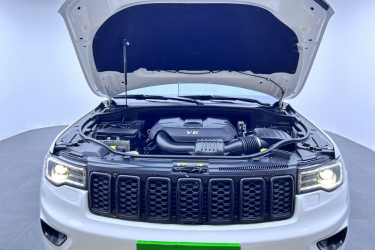 Used Jeep Grand Cherokee 2021 3.0L 80th Anniversary Edition Engine Bay