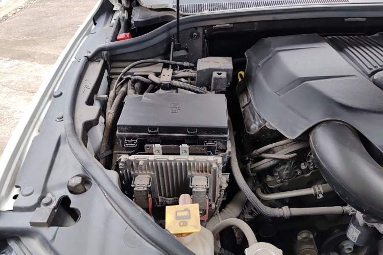Used Jeep Grand Cherokee 2021 3.0L 80th Anniversary Edition Engine Bay Right