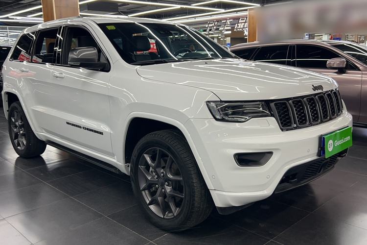 Used Jeep Grand Cherokee 2021 3.0L 80th Anniversary Edition Exterior 2