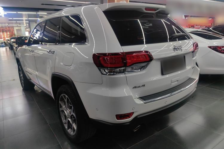 Used Jeep Grand Cherokee 2021 3.0L 80th Anniversary Edition Exterior 2