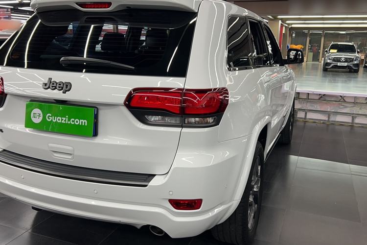Used Jeep Grand Cherokee 2021 3.0L 80th Anniversary Edition Exterior 3