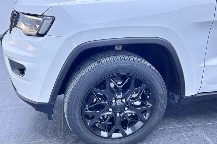 Used Jeep Grand Cherokee 2021 3.0L 80th Anniversary Edition Exterior 3