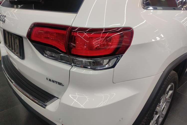 Used Jeep Grand Cherokee 2021 3.0L 80th Anniversary Edition Exterior 3