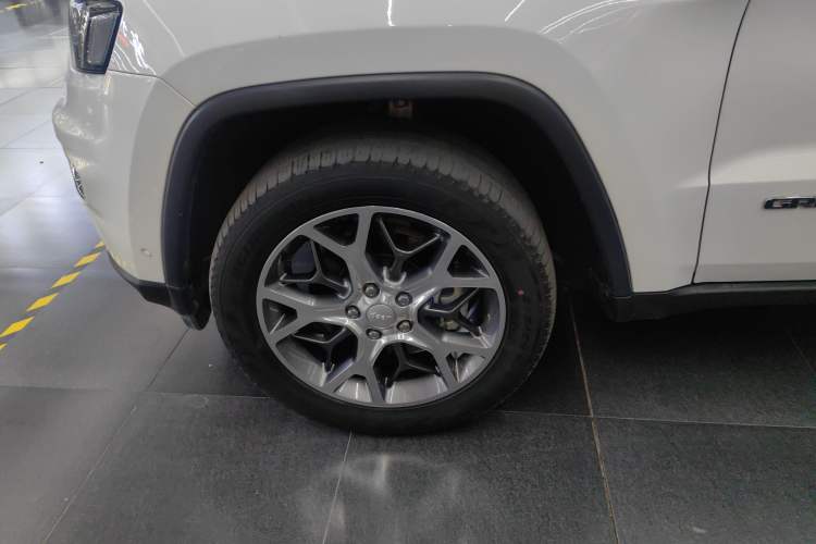 Used Jeep Grand Cherokee 2021 3.0L 80th Anniversary Edition Exterior 4