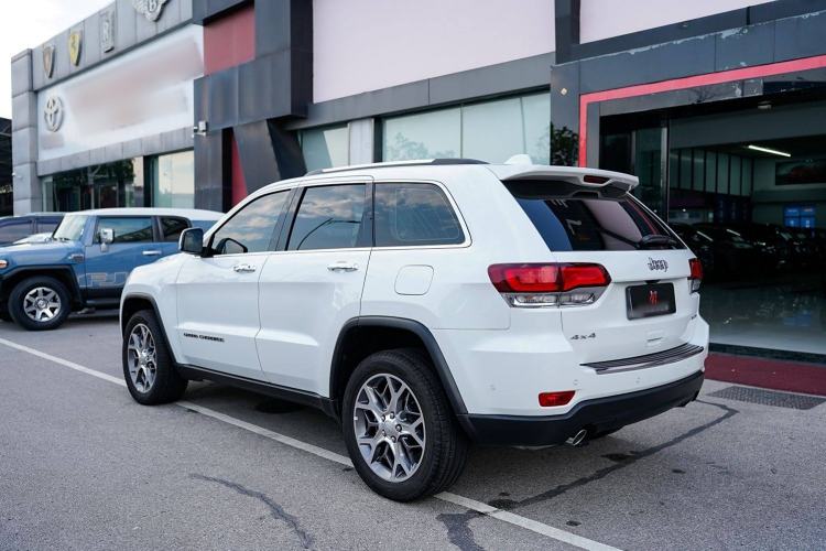 Used Jeep Grand Cherokee 2021 3.0L 80th Anniversary Edition Exterior 4