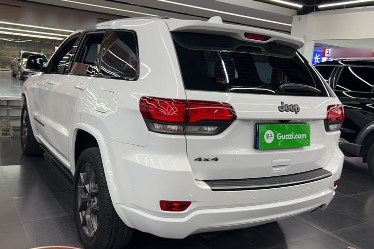 Used Jeep Grand Cherokee 2021 3.0L 80th Anniversary Edition Exterior 5