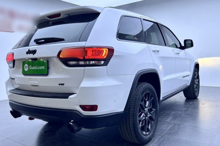 Used Jeep Grand Cherokee 2021 3.0L 80th Anniversary Edition Exterior 5