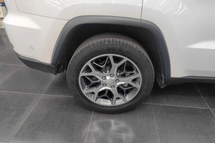 Used Jeep Grand Cherokee 2021 3.0L 80th Anniversary Edition Exterior 5