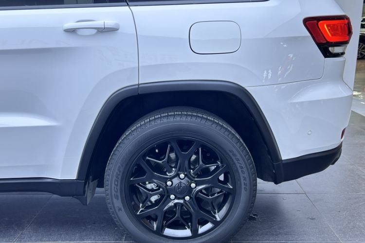 Used Jeep Grand Cherokee 2021 3.0L 80th Anniversary Edition Exterior 6