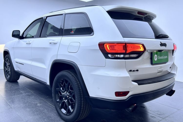Used Jeep Grand Cherokee 2021 3.0L 80th Anniversary Edition Exterior 7