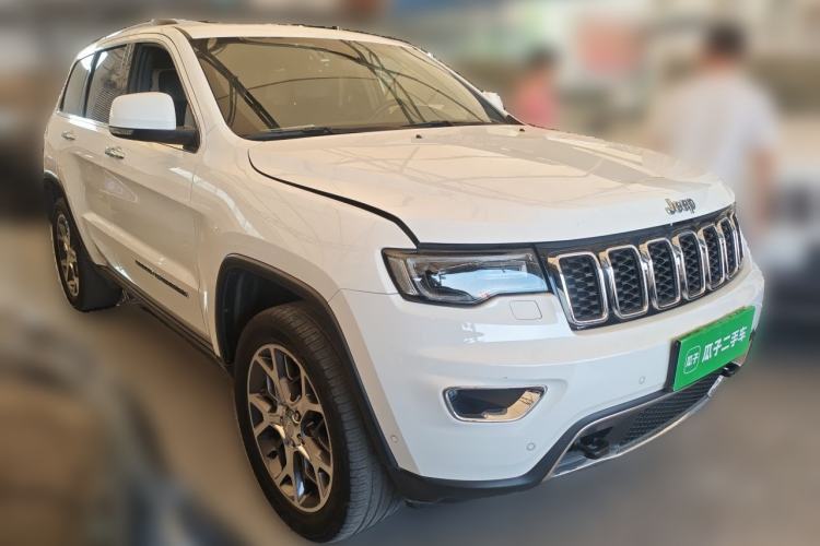 Used Jeep Grand Cherokee  Front Right 45 Deg