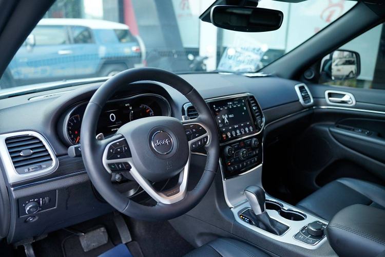 Used Jeep Grand Cherokee 2021 3.0L 80th Anniversary Edition Interior 1