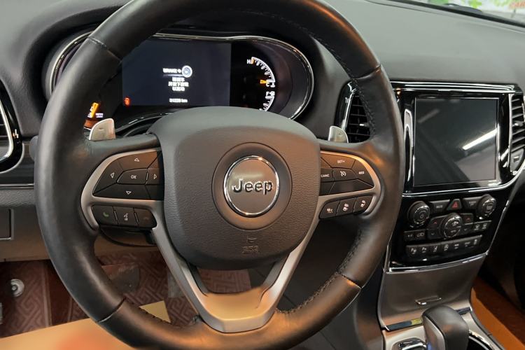 Used Jeep Grand Cherokee 2021 3.0L 80th Anniversary Edition Interior 2
