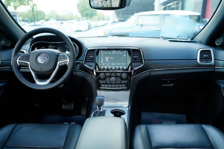 Used Jeep Grand Cherokee 2021 3.0L 80th Anniversary Edition Interior 2