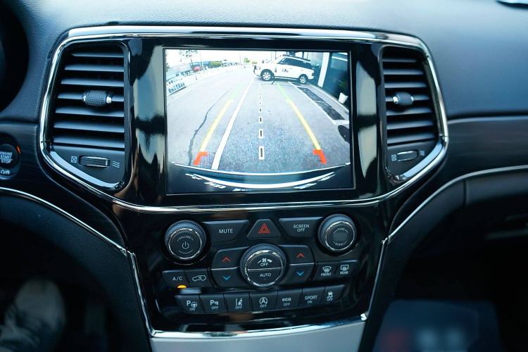 Used Jeep Grand Cherokee 2021 3.0L 80th Anniversary Edition Interior 4