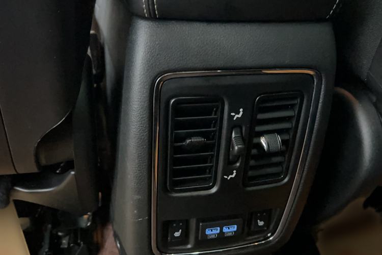 Used Jeep Grand Cherokee 2021 3.0L 80th Anniversary Edition Interior 7