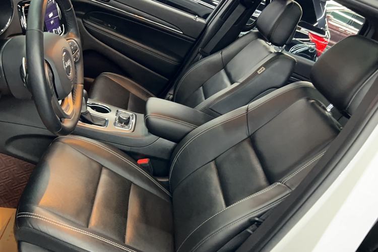 Used Jeep Grand Cherokee 2021 3.0L 80th Anniversary Edition Interior 8
