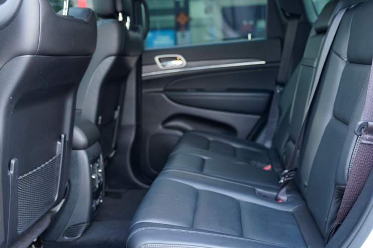 Used Jeep Grand Cherokee 2021 3.0L 80th Anniversary Edition Interior 9