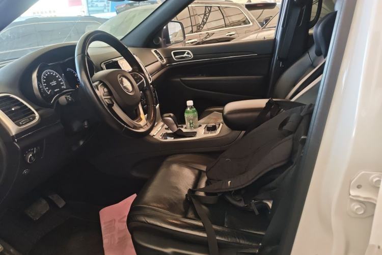 Used Jeep Grand Cherokee  Left Front Seat