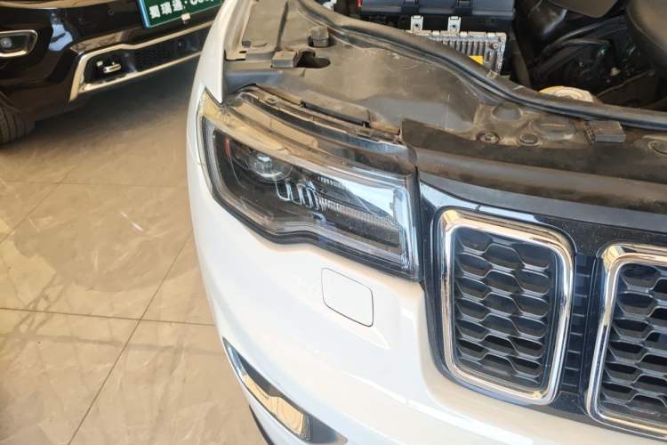 Used Jeep Grand Cherokee  Right Front Headlight