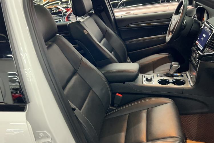 Used Jeep Grand Cherokee 2021 3.0L 80th Anniversary Edition Right Front Seat