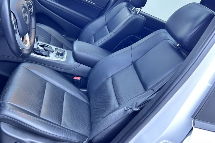 Used Jeep Grand Cherokee 2021 3.0L 80th Anniversary Edition Right Front Seat