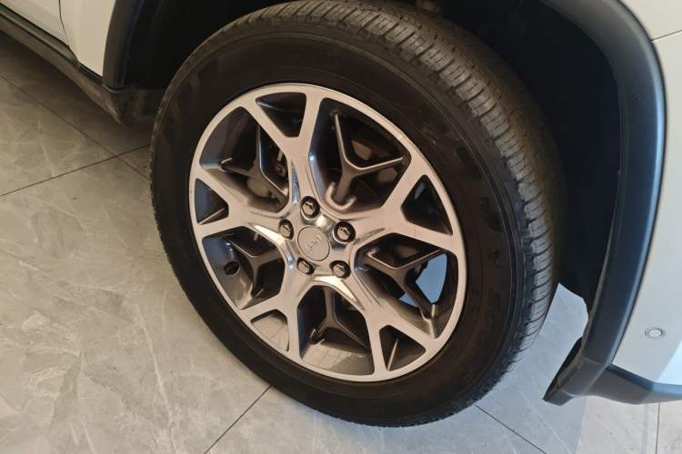 Used Jeep Grand Cherokee  Right Front Wheel Hub