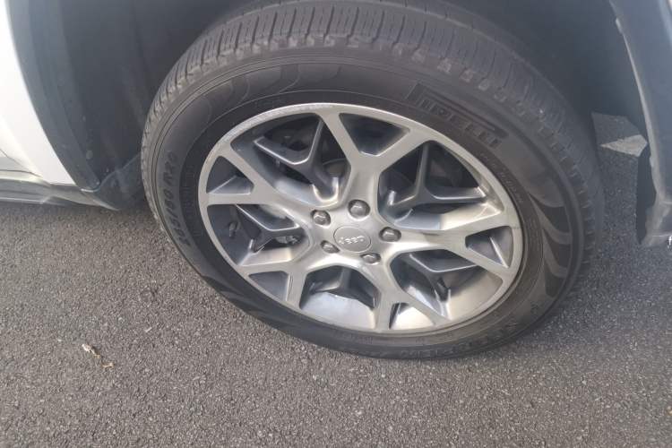 Used Jeep Grand Cherokee 2021 3.0L 80th Anniversary Edition Right Front Wheel Hub