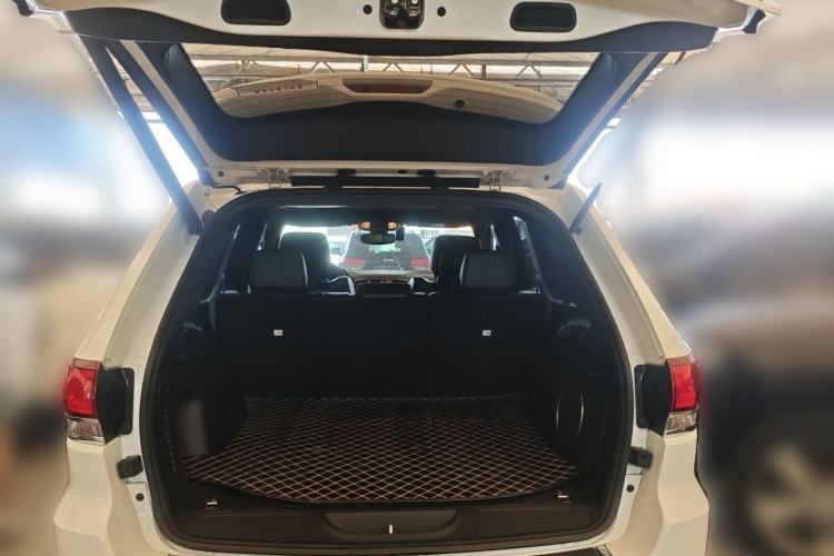 Used Jeep Grand Cherokee  Trunk