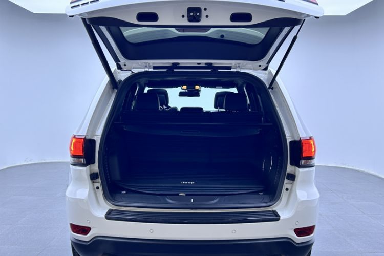 Used Jeep Grand Cherokee 2021 3.0L 80th Anniversary Edition Trunk