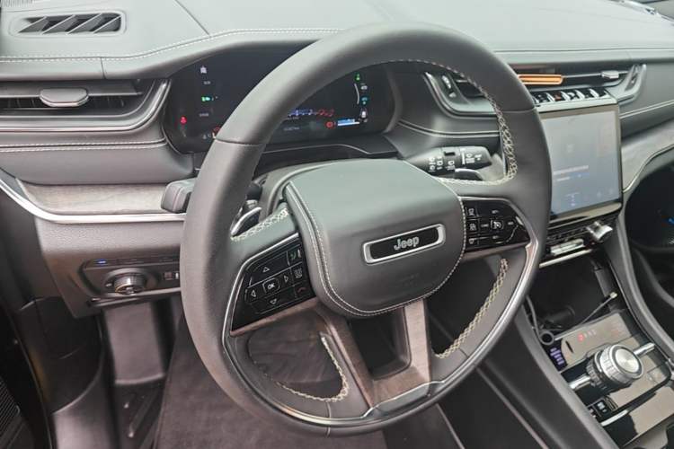 Used Jeep Grand Cherokee New Energy 2023 4xe Summit Edition Center Console