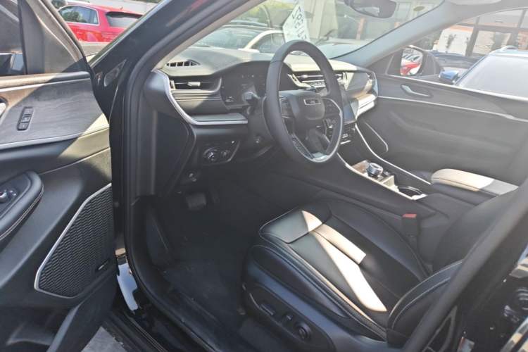 Used Jeep Grand Cherokee New Energy 2023 4xe Summit Edition Driver Seat