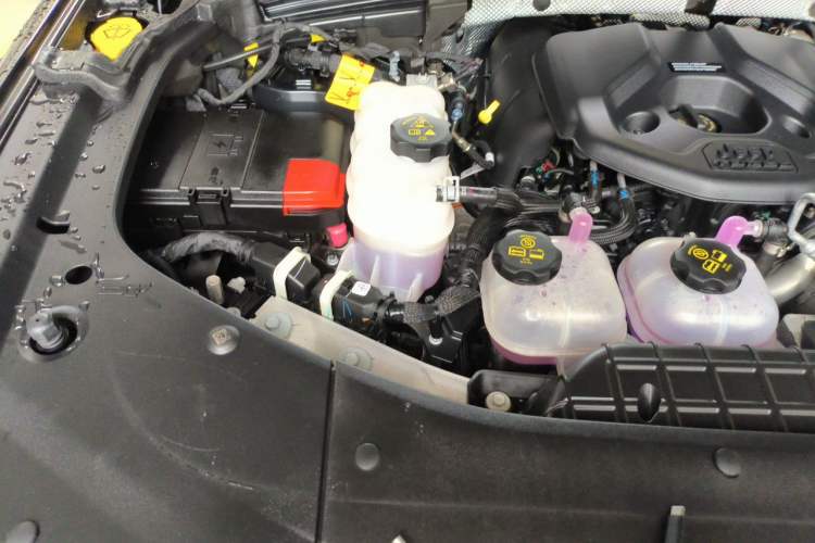 Used Jeep Grand Cherokee New Energy 2023 4xe Summit Edition Engine Bay Right