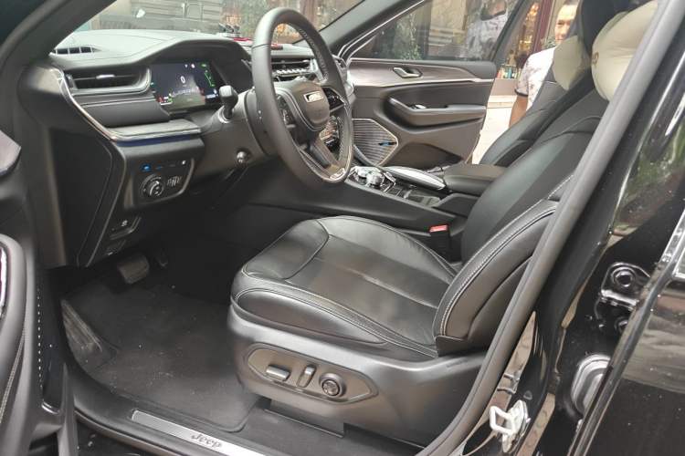Used Jeep Grand Cherokee New Energy 2023 4xe Summit Edition Left Front Seat